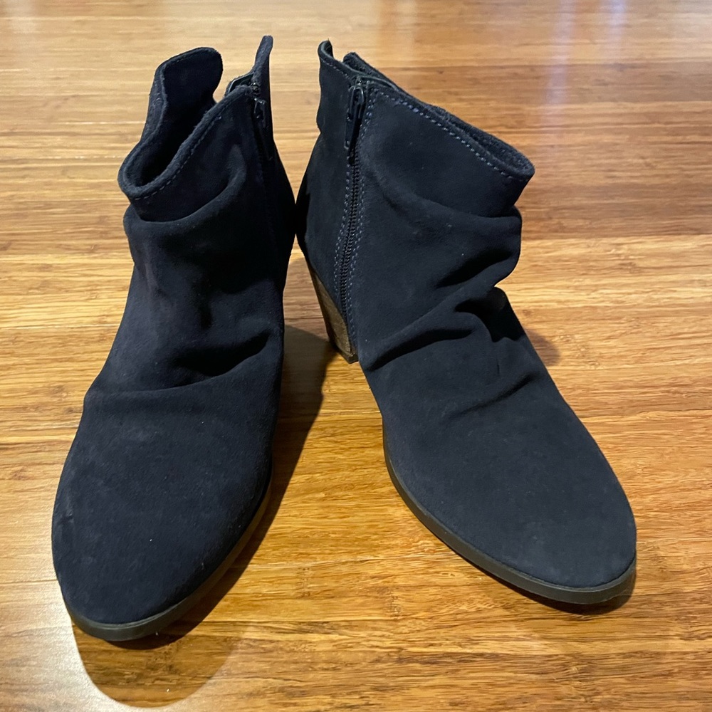 Diba Navy booties size 9